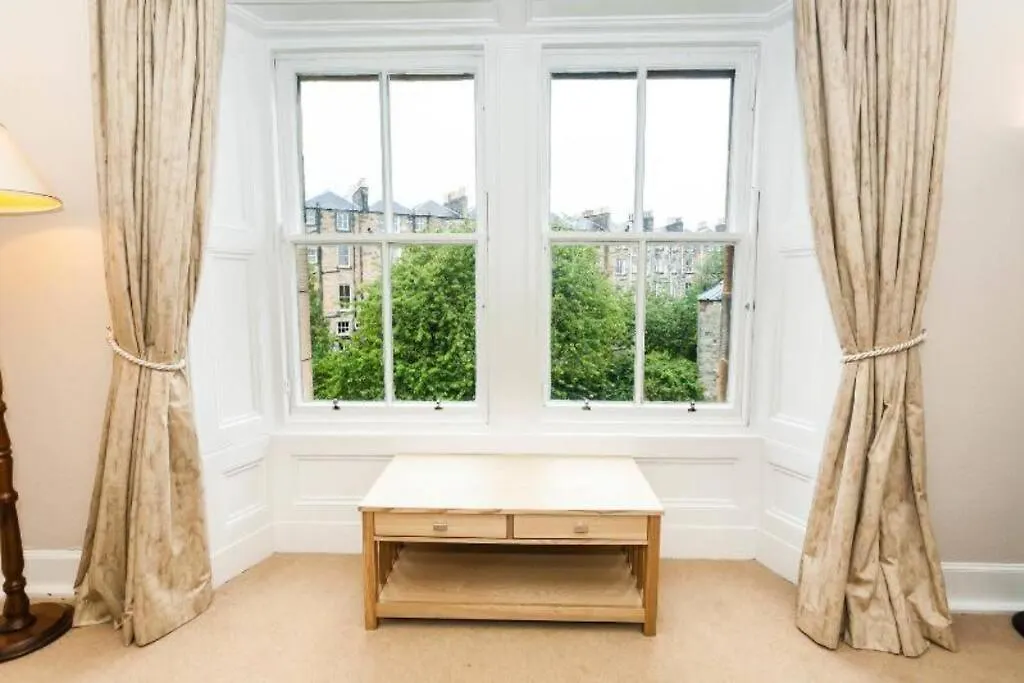 Entire, Central & Fully- Equipped Flat, West End Edinburgh