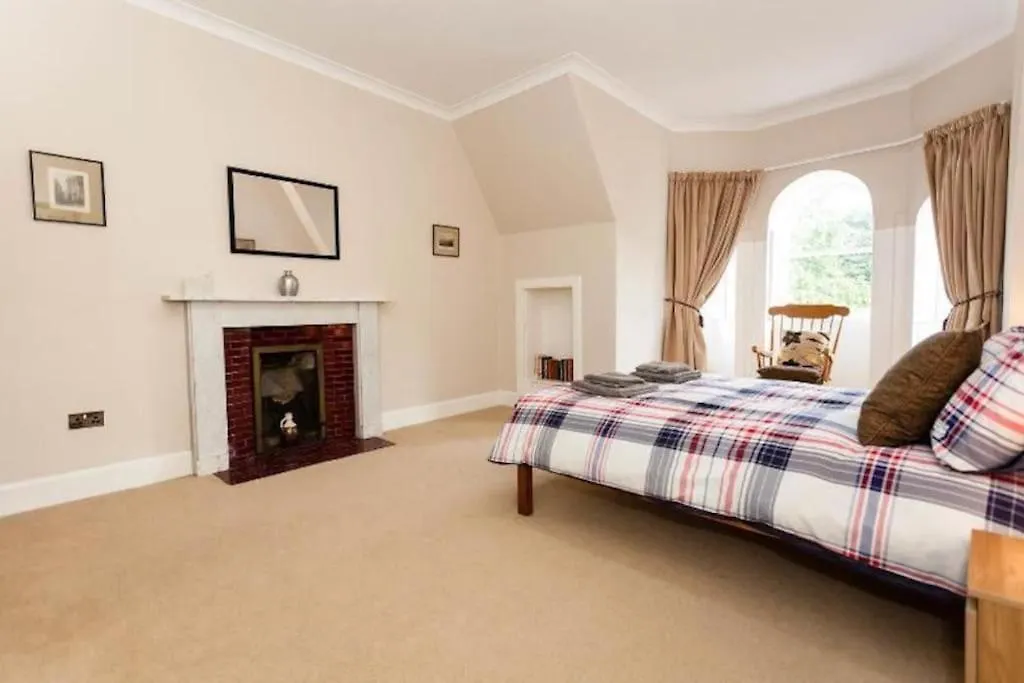 Entire, Central & Fully- Equipped Flat, West End Edinburgh Apartment
