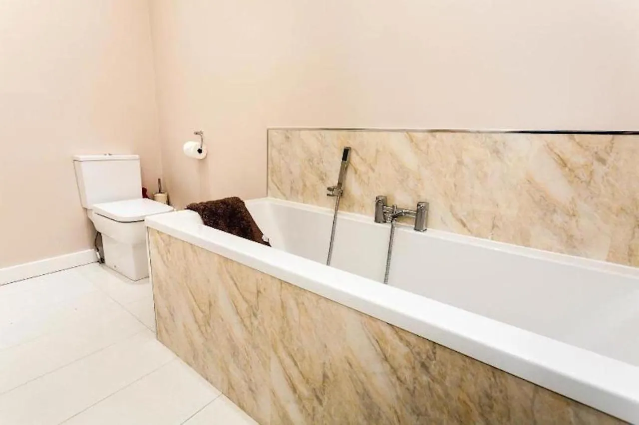 Entire, Central & Fully- Equipped Flat, West End Edinburgh United Kingdom
